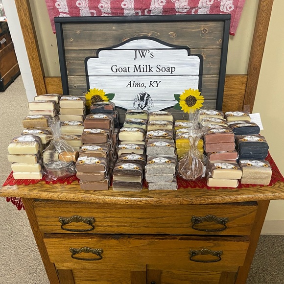 Meet your Posher, Angela - Picture 2 of 2